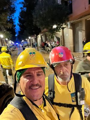 Una dotació de l’ADF de Sant Pere de Ribes es va desplaçar divendres a la zona afectada per col·laborar en les tasques de recuperació de la zona. Ajt 
