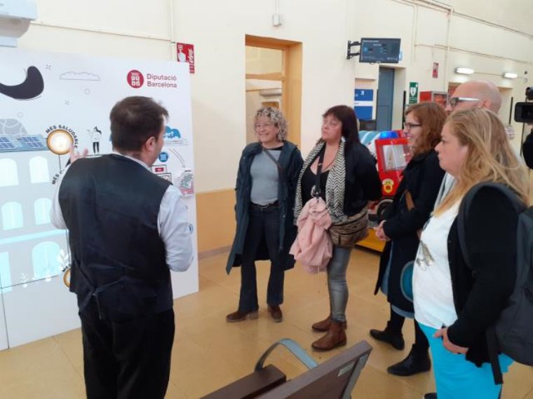 Una exposició al Mercat del Centre anima a acollir-se als ajuts de rehabilitació dels habitatges Next Generation. Ajuntament de Vilanova