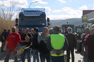 Unió de Pagesos es mobilitza a Sant Sadurní d’Anoia per exigir la modificació de la llei de la cadena alimentària