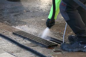 Vilanova concentra la Merengada i les Comparses en menys carrers per reduir el consum d’aigua dels dispositius de neteja. ACN/ Gemma Sánchez