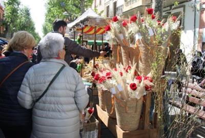 Vilanova i la Geltrú incorpora a la celebració de Sant Jordi signatures d'autors locals, música i animació literària. Ajuntament de Vilanova