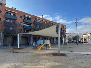 Vilanova instal·la set refugis climàtics amb veles per fer ombra i espècies vegetals