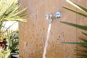 Vilobí del Penedès lamenta que l’antiguitat de la xarxa impossibilita fer mesures directes per reduir el consum d’aigua