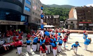 3d6a Castellers del Foix a Andorra. Eix