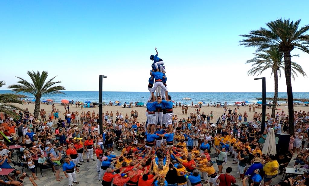 5 de 6 dels Castellers del Foix . Eix