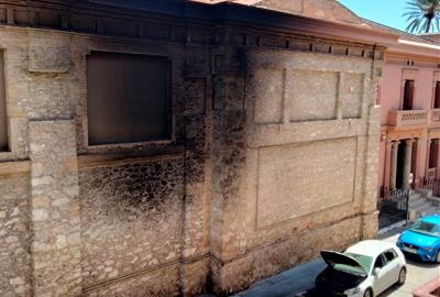 Acte vandàlic a Vilanova: cremen contenidors i afecten vehicles i la façana del Museu Víctor Balaguer. EIX