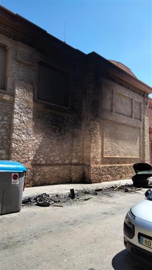 Acte vandàlic a Vilanova: cremen contenidors i afecten vehicles i la façana del Museu Víctor Balaguer