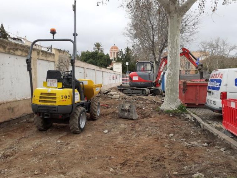 ADIF inverteix 70.000 euros en la millora de la vorera de l'estació de Vilanova i la Geltrú. Ajuntament de Vilanova