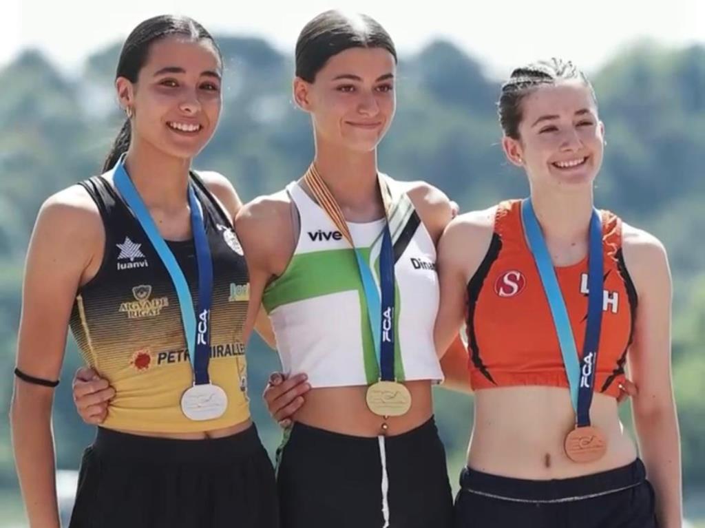 Adriana Curto al podi. Eix