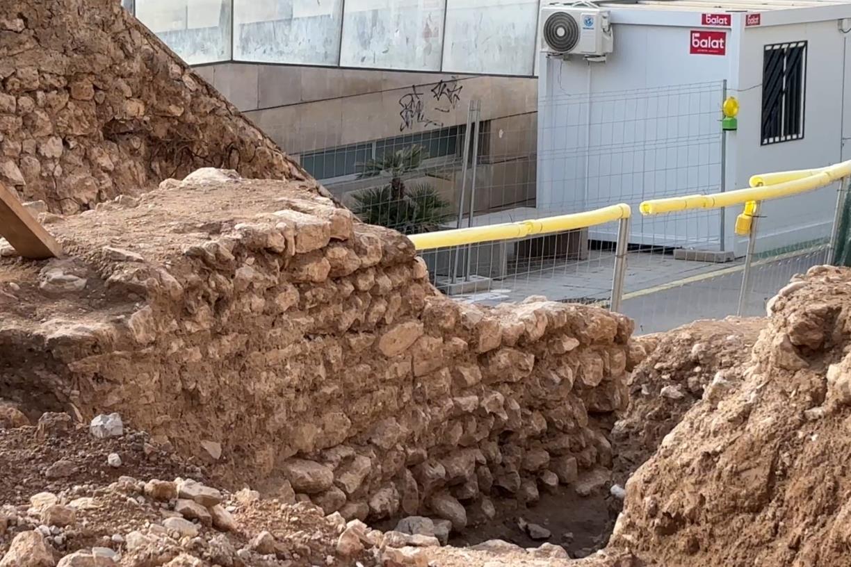 Afloren prop del Castell de Cubelles noves restes del 