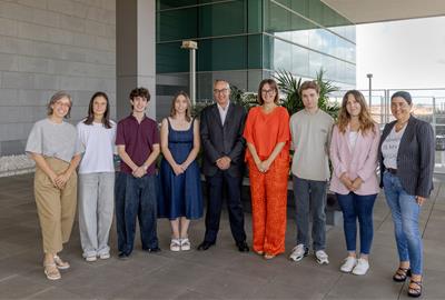 Agbar lliura les beques universitàries de la segona edició del seu programa Beques Joves Talents a Catalunya. Agbar