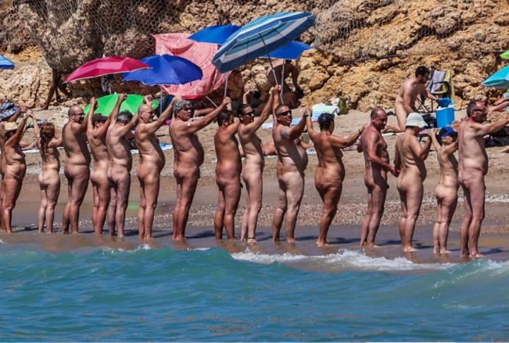 Cadena humana pel naturisme