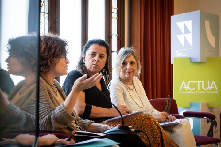Trencant Barreres: Perspectiva feminista en l’orientació i inserció laboral