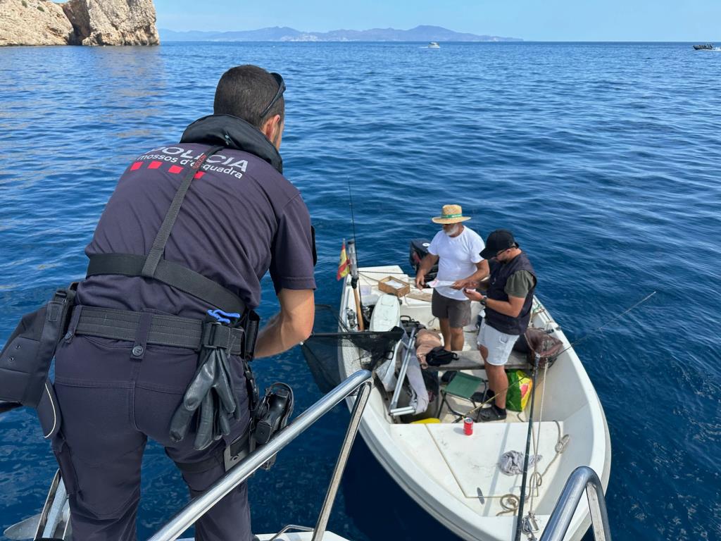 Agricultura endureix la normativa de pesca recreativa en aigües interiors al litoral barceloní, tarragoní i ebrenc. ACN