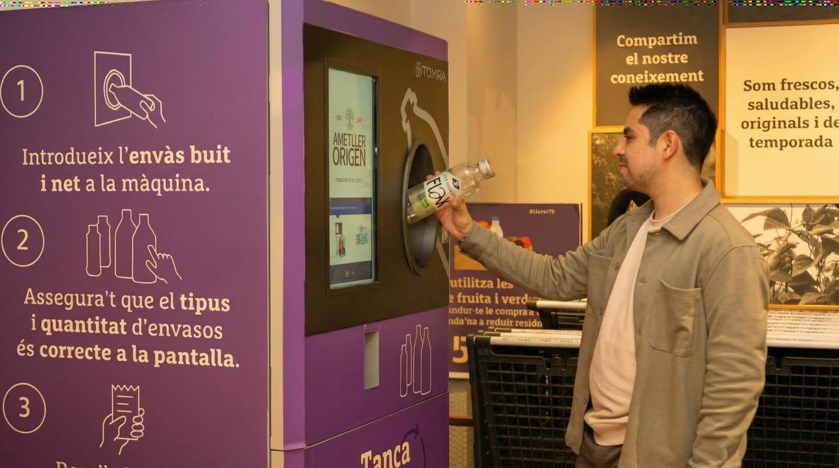 Ametller Origen impulsa la circularitat amb la primera màquina de recollida d'envasos reutilitzables de la distribució a Espanya. Ametller Origen