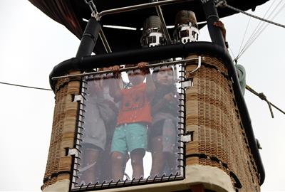 Arrenca la 29a edició de l'European Balloon Festival amb l'estrena d'una cistella adaptada per als infants. ACN