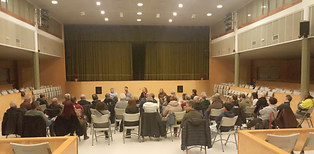 Assemblea de Viure Vilobí amb veïns i veïnes del municipi . Eix