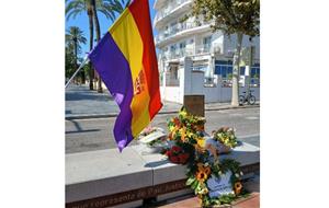 Bandera de la II República a l'Acte a Memòria de l'assassinat de Lluís Companys. Eix