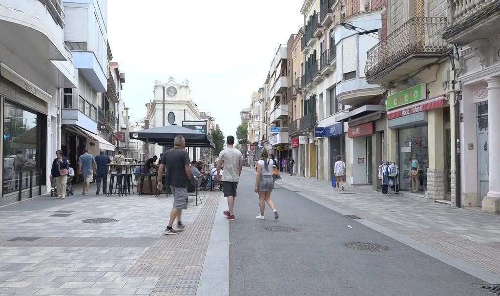 Carrer comercial del centre del Vendrell. Eix
