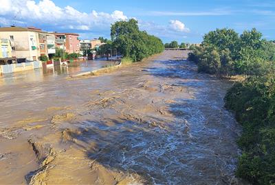 Busquen dues persones desaparegudes a Cubelles després de les tempestes i del desbordament del riu Foix. ACN
