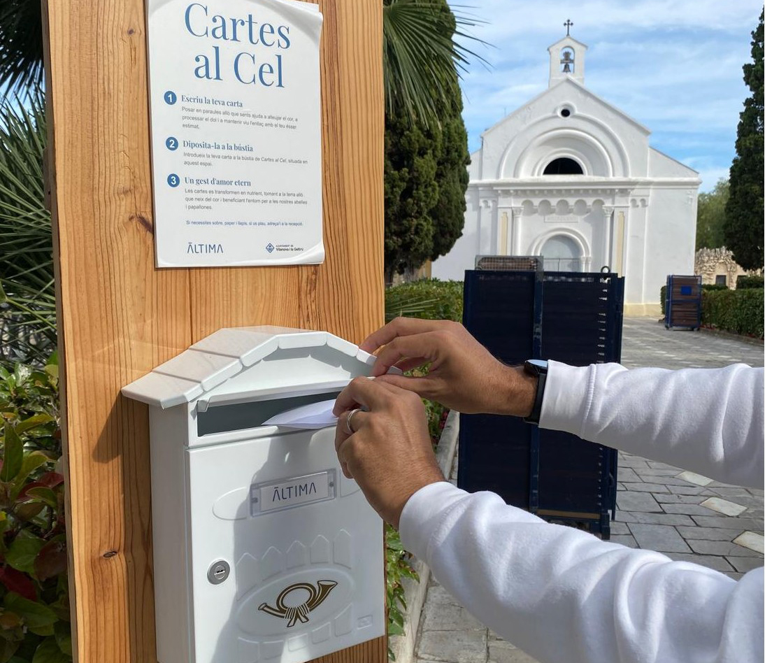 Bústia del cementiri de Vilanova. Enric Nogueras (Premsa Àltima)