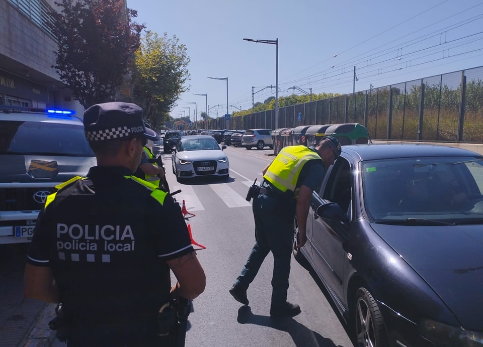Calafell intensifica la lluita contra el top manta amb multes de fins a 400 euros per als compradors. Ajuntament de Calafell