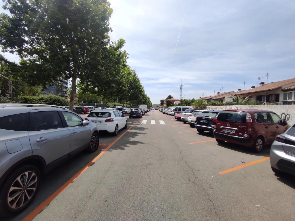 Calafell rebaixa a 20 cèntims l’hora l’aparcament al Blanquet durant l’estiu. Ajuntament de Calafell