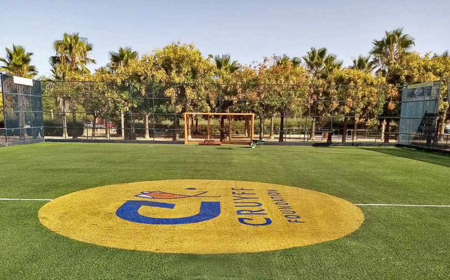 Camp de futbol Johan Cruyff. Eix
