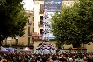 Capgrossos, Castellers de Vilafranca i Minyons tenyeixen Les Santes de gamma extra