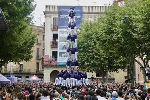Capgrossos, Castellers de Vilafranca i Minyons tenyeixen Les Santes de gamma extra