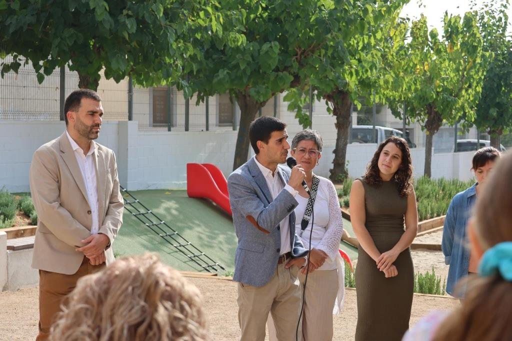 Castellví de la Marca inaugura els nous patis escolars amb la participació de la ciutadania. Ajt Castellví de la Marca