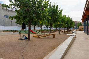 Castellví de la Marca inaugura els nous patis escolars amb la participació de la ciutadania
