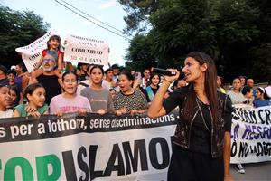 Centenars de persones es manifesten a Piera per rebutjar l'atac a la mesquita i condemnar la islamofòbia. ACN