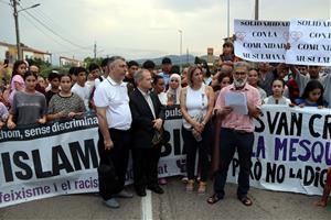 Centenars de persones es manifesten a Piera per rebutjar l'atac a la mesquita i condemnar la islamofòbia