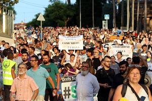 Centenars de persones es manifesten a Piera per rebutjar l'atac a la mesquita i condemnar la islamofòbia