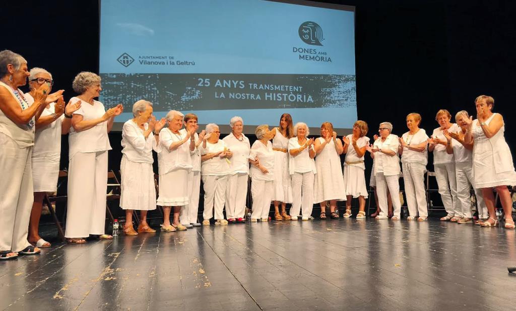Cloenda del taller Dones amb memòria al Teatre Principal . Eix