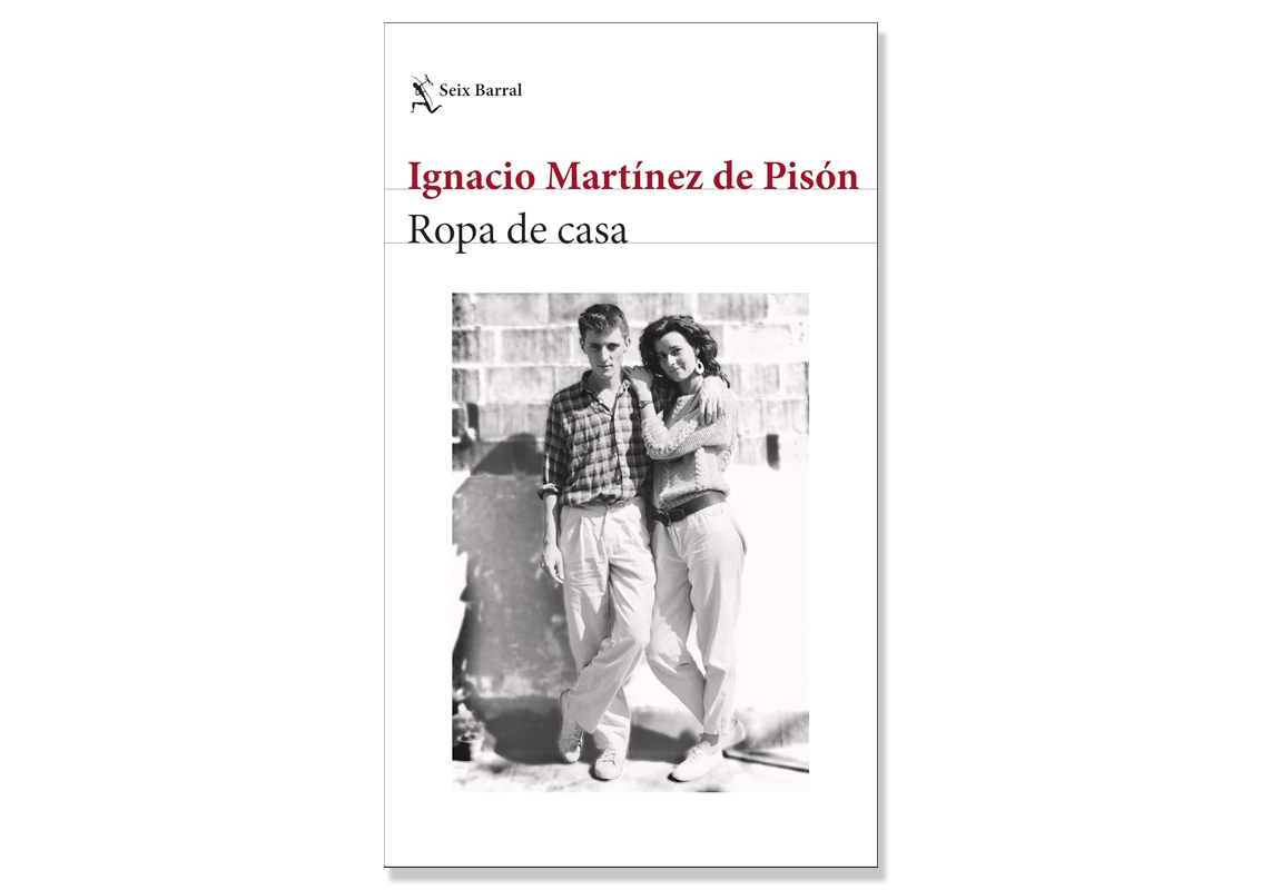 Coberta de 'Ropa de casa' d'Ignacio Martínez de Pisón. Eix