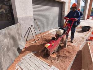 Comença el destalonat de les soques al sector de la Bòbila, pas previ a la reurbanització . Ajuntament de Vilanova