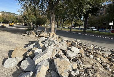 Comencen les obres de renovació de la vorera i ampliació del carril bici a l’avinguda Catalunya de Vilafranca. Ajuntament de Vilafranca