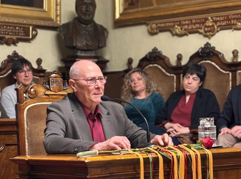 Conferència de Xavier Hernàndez Ventosa a l'Ajuntament de Vilafranca . Eix