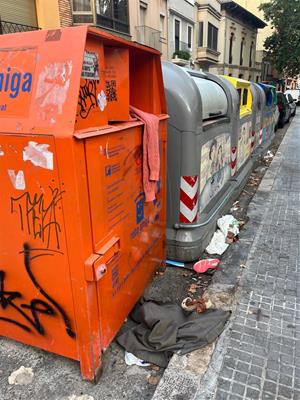 Contenidors bruts als carrers de Vilafranca