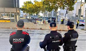 Desallotgen un assentament irregular en una nau del carrer Eduard Toldrà de Vilanova i la Geltrú