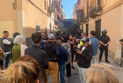 Desallotjats quatre pisos ocupats al carrer Sant Joan de Vilanova i la Geltrú. EIX