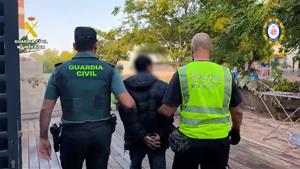 Desmantellada una xarxa de tracta i marihuana amb llaços a Sant Pere de Ribes. Guàrdia Civil