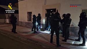 Desmantellen una plantació de marihuana a Torrelles de Foix dins d’una macrooperació policial contra una xarxa criminal