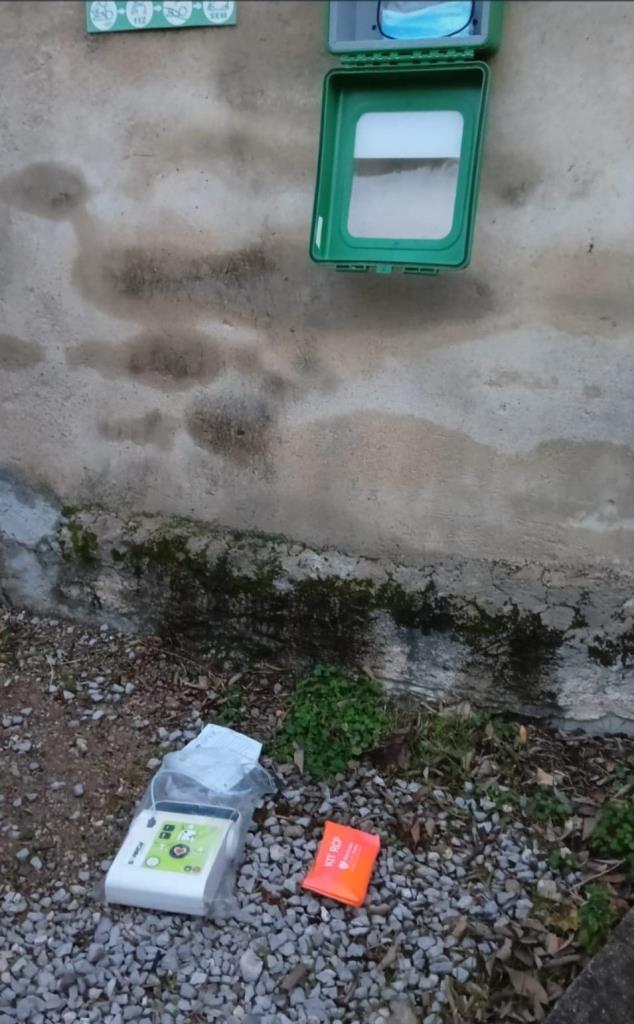 Destrossen intencionadament un desfibril·lador a Olèrdola. Ajuntament d'Olèrdola