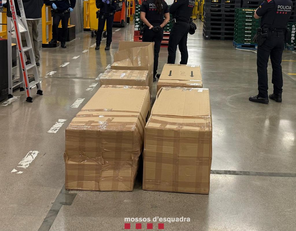 Detingut a Sant Sadurní un home que transportava 130 quilos de droga amagada en un camió. Mossos d'Esquadra
