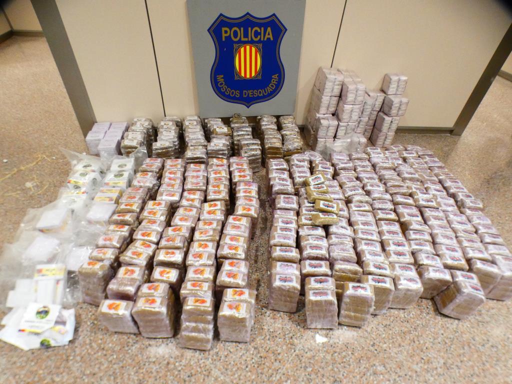 Detingut al Vendrell un conductor que transportava 210 quilos d’haixix amb el mètode “Go Fast”. Mossos d'Esquadra