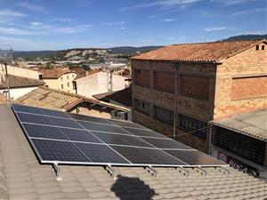Dos anys i mig, l’espera mitjana pels ajuts a la instal·lació de plaques solars a casa. ACN