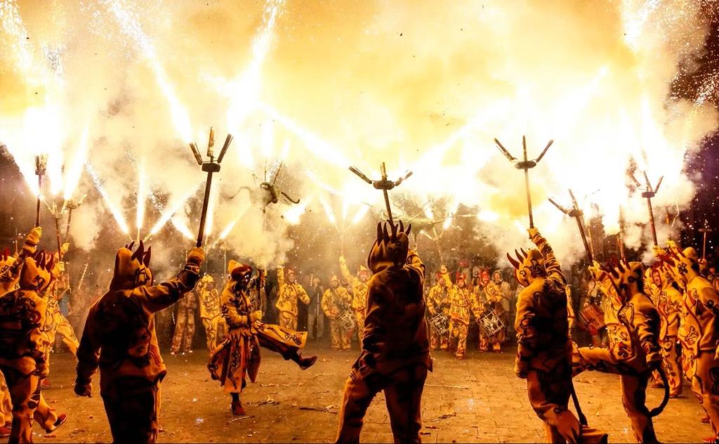 El Ball de Diables de Vilanova recupera el cartell artístic per al Correfoc de Festa Major. Diables de Vilanova